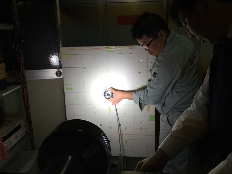 人工太陽照明灯を照らしてみました