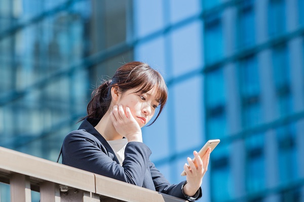 人工太陽照明灯SOLAXが屋外でのディスプレイの見え方評価に採用される理由