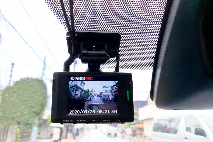 人工太陽照明灯が車載ディスプレイの見え方の評価に採用される理由