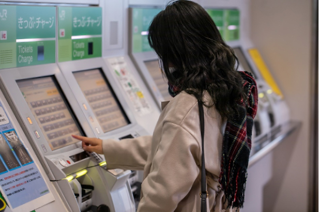 人工太陽照明灯導入事例　タッチパネルの見え方・性能評価