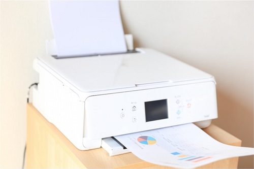 人工太陽照明灯SOLAXがプリント出力の色評価に採用される理由