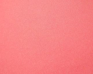 ③LED人工太陽照明灯で照らしたCoral Pinkのドレープ